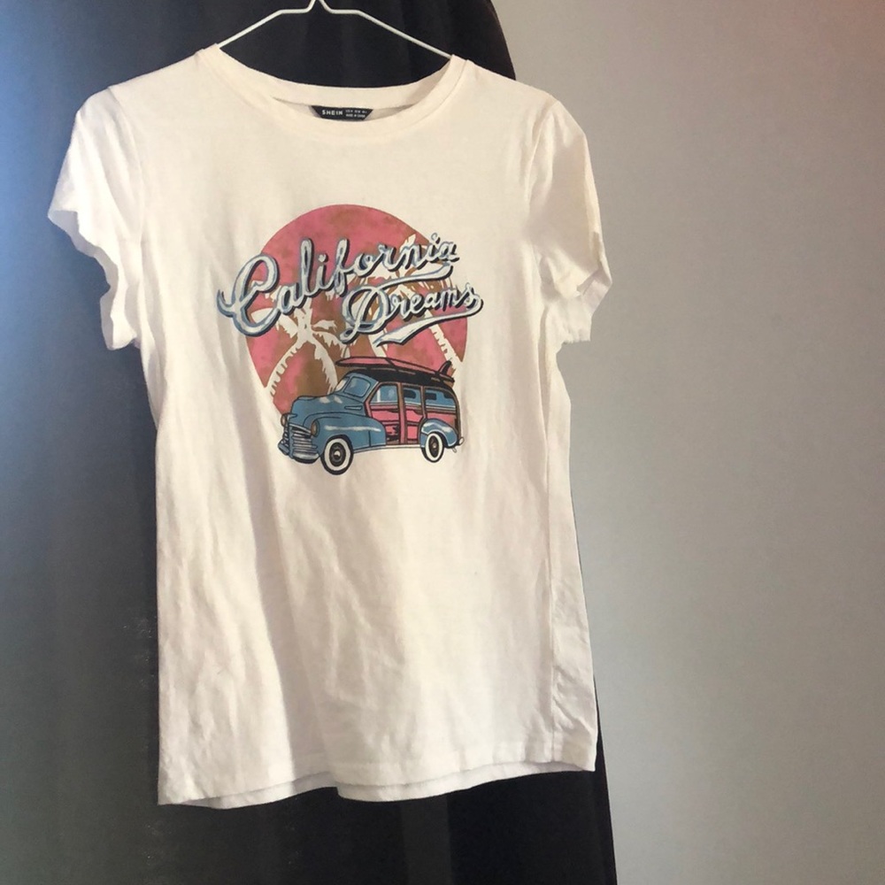 never worn graphic tee.